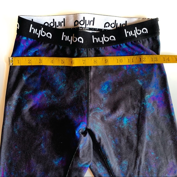 Hyba galaxy print cropped leggings in size sm/md - Picture 3 of 9